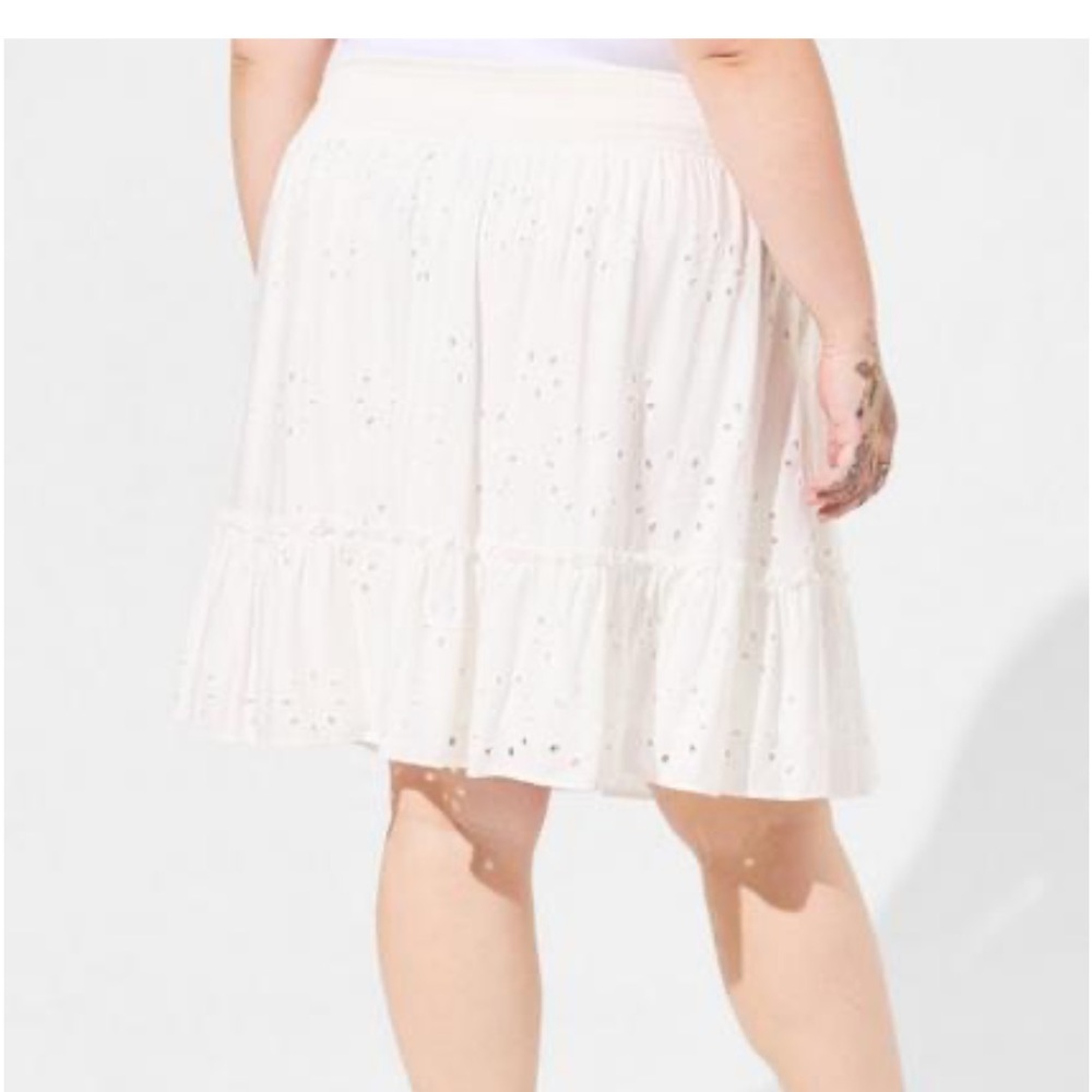 Torrid White Mini Challis Tiered Skater Skirt NWT - Picture 2 of 7